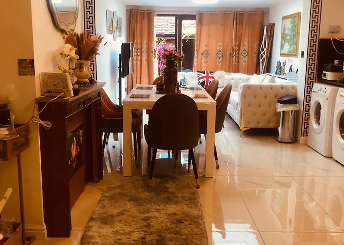 London Central 4 Bed House With Garden