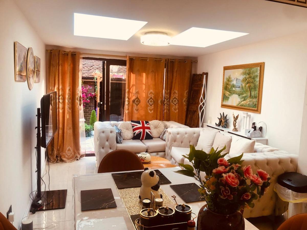4 Bed House With Garden * London