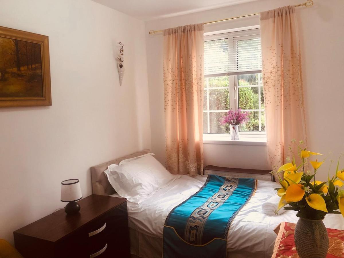 4 Bed House With Garden Ferienhaus London