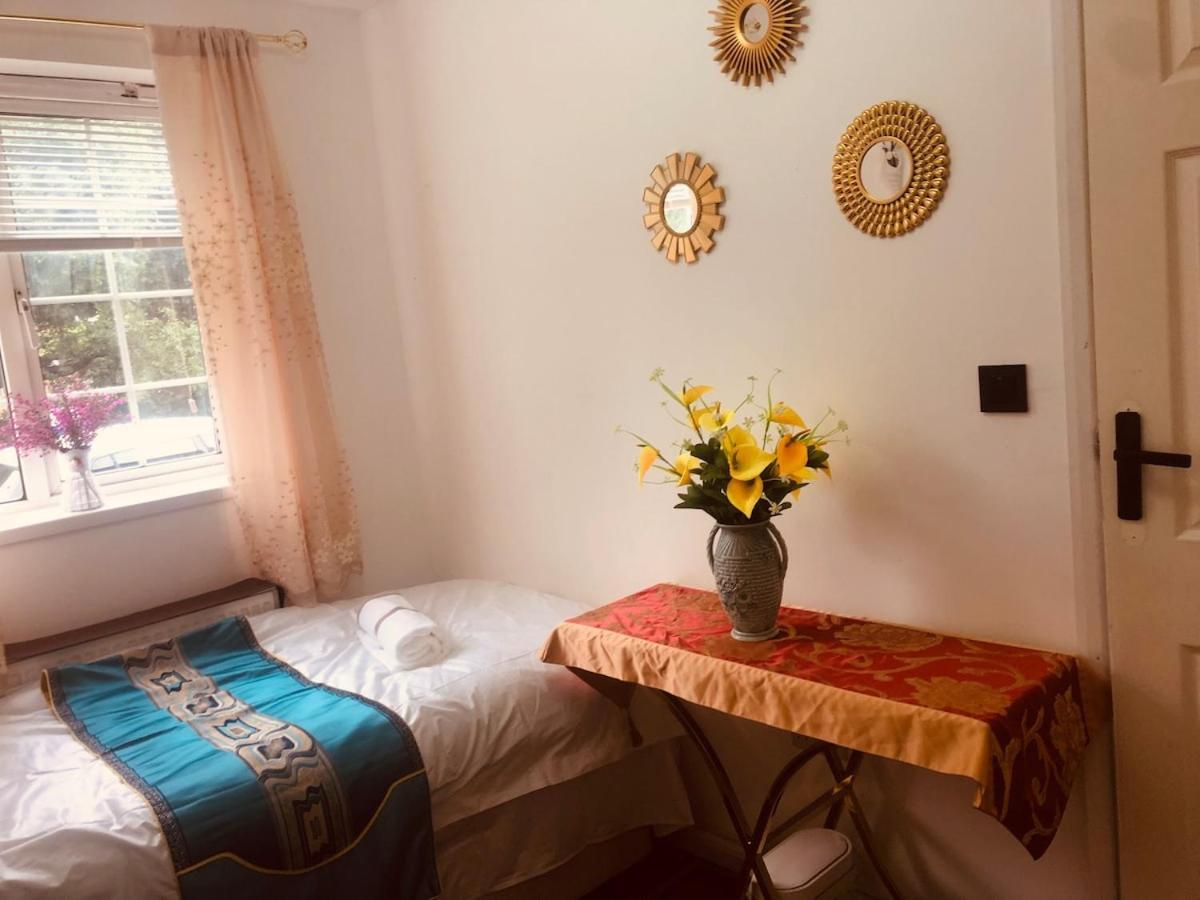 4 Bed House With Garden *