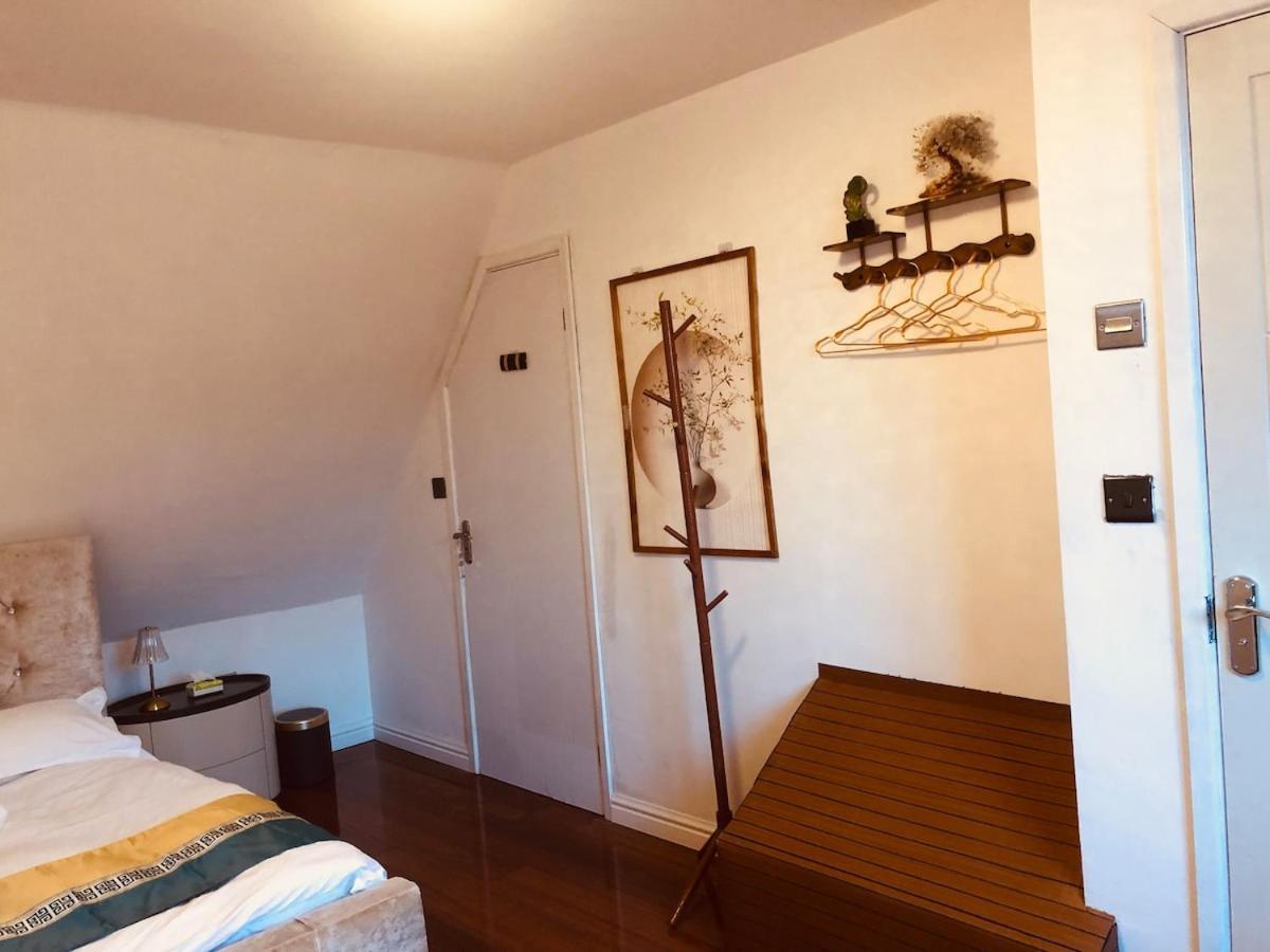 4 Bed House With Garden