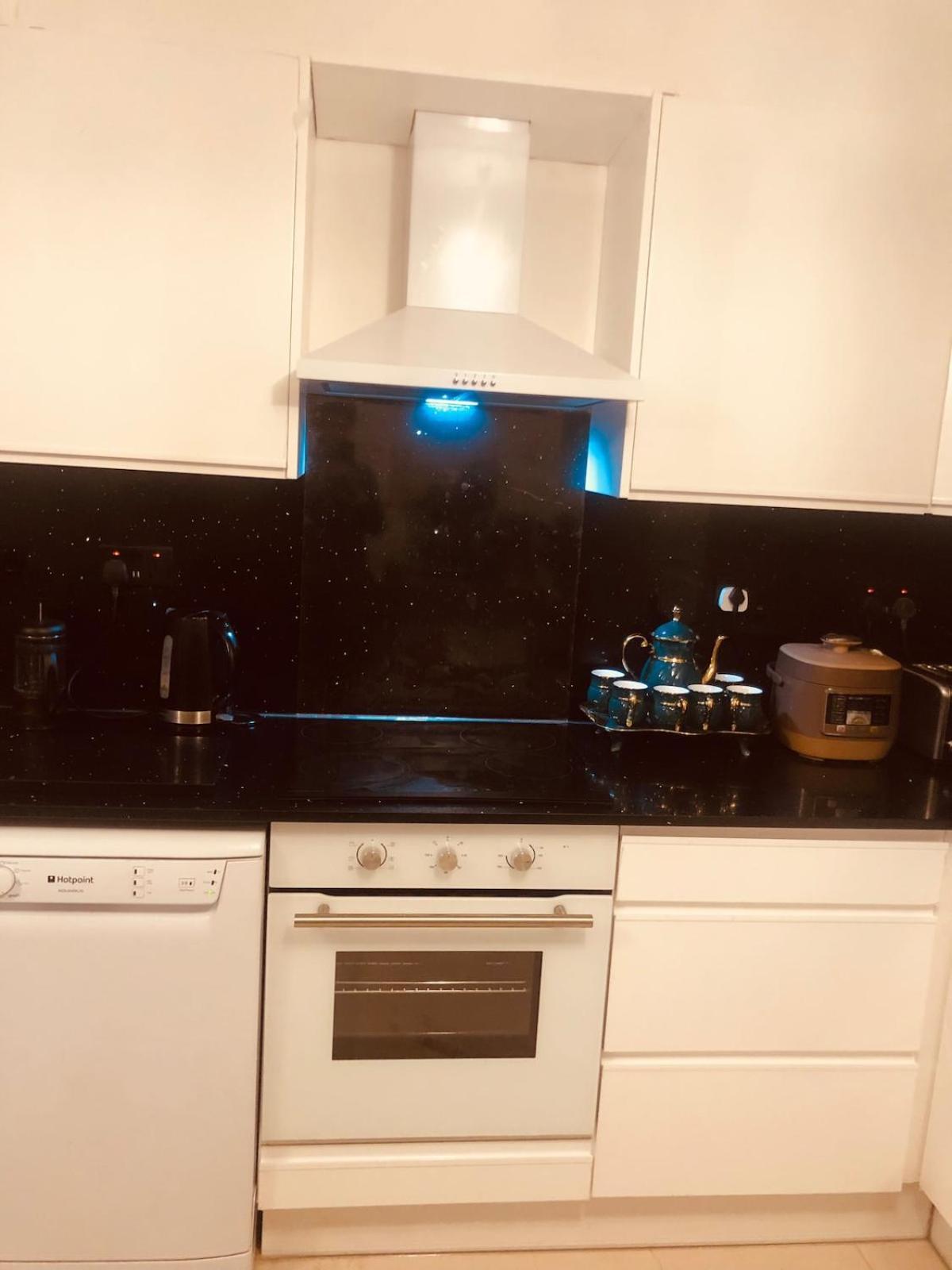 4 Bed House With Garden London
