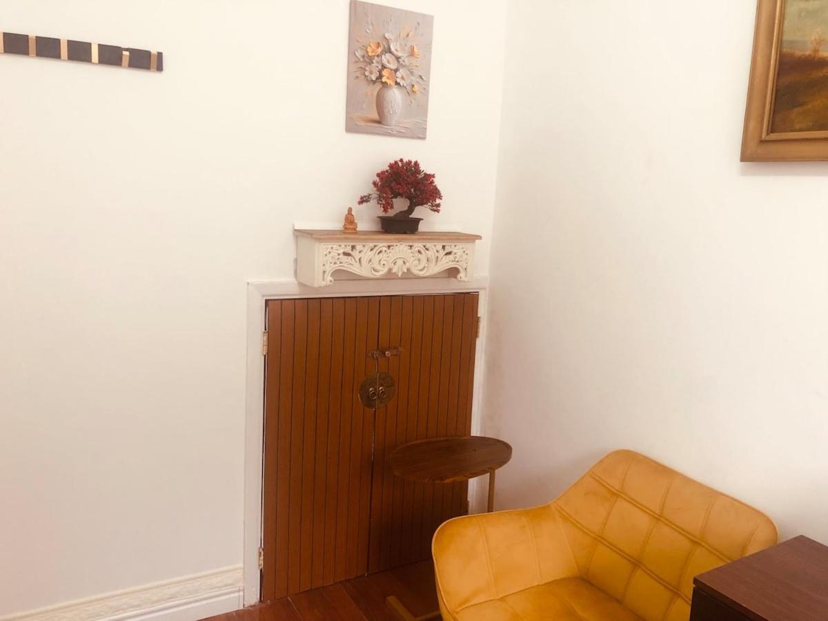 4 Bed House With Garden London