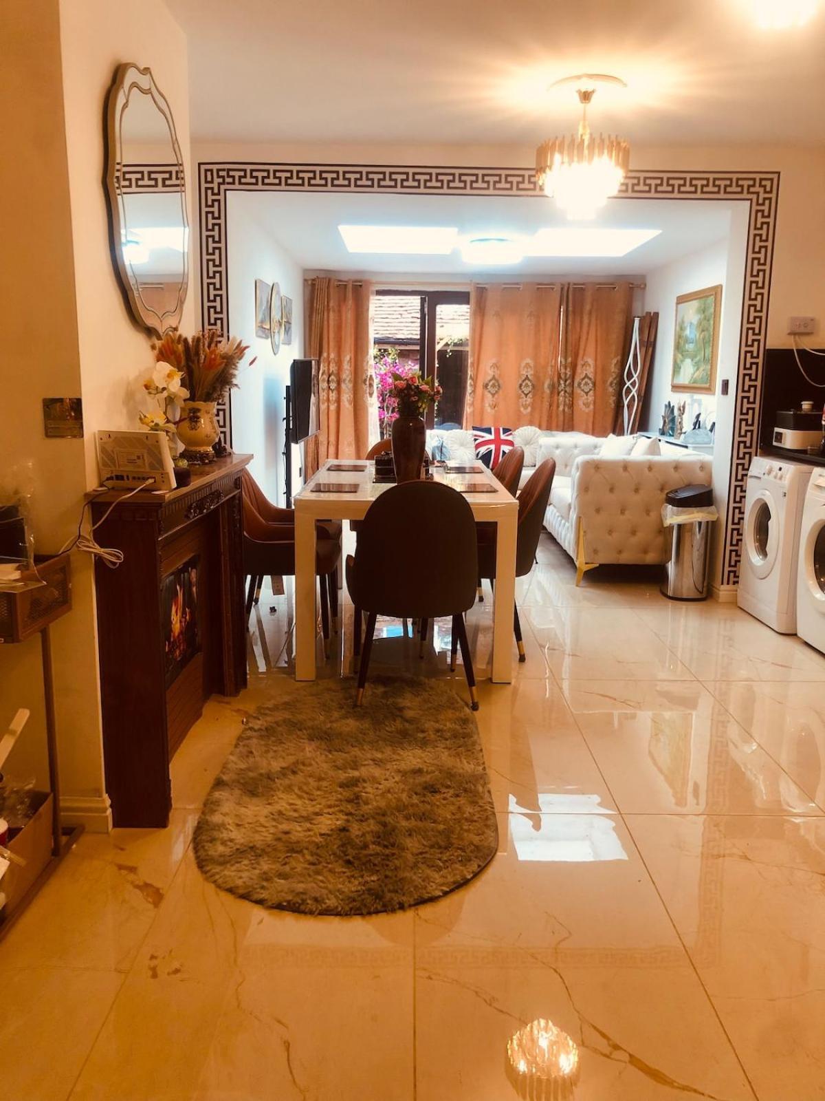 Ferienhaus 4 Bed House With Garden London
