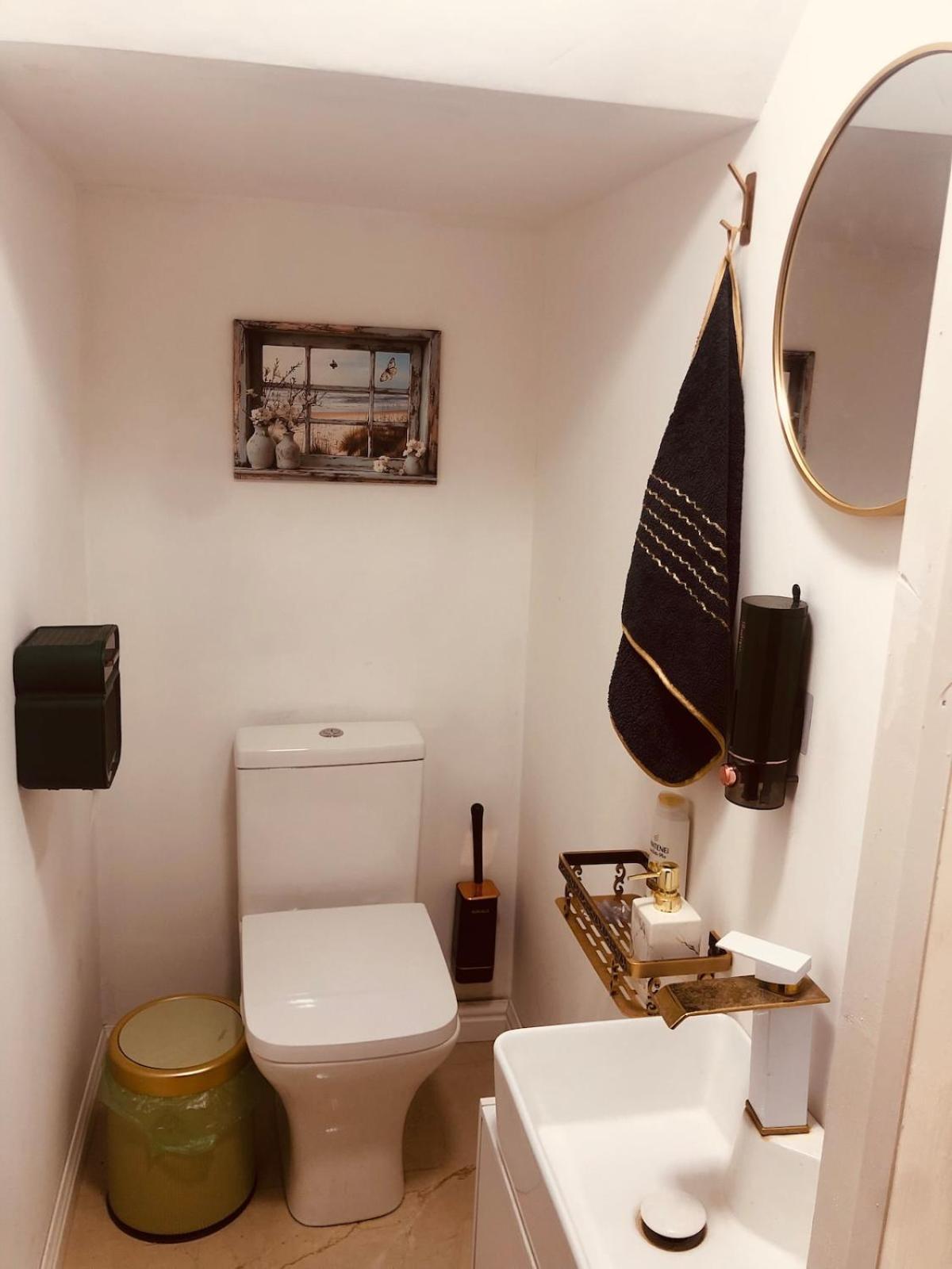 4 Bed House With Garden London