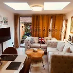 London Central 4 Bed House With Garden