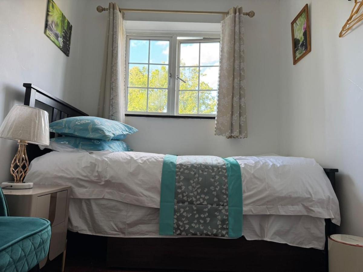 Holiday home 4 Bed House With Garden