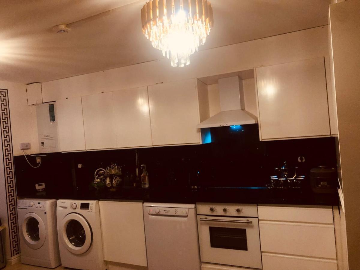 Holiday home 4 Bed House With Garden